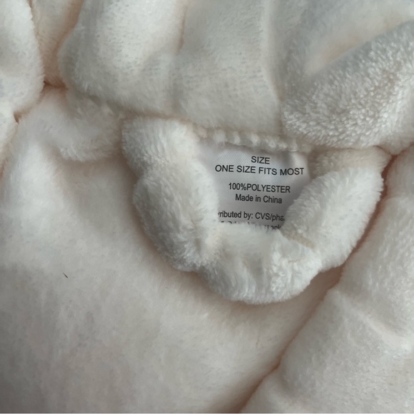 - White Fluffy Robe - Picture 4 of 5